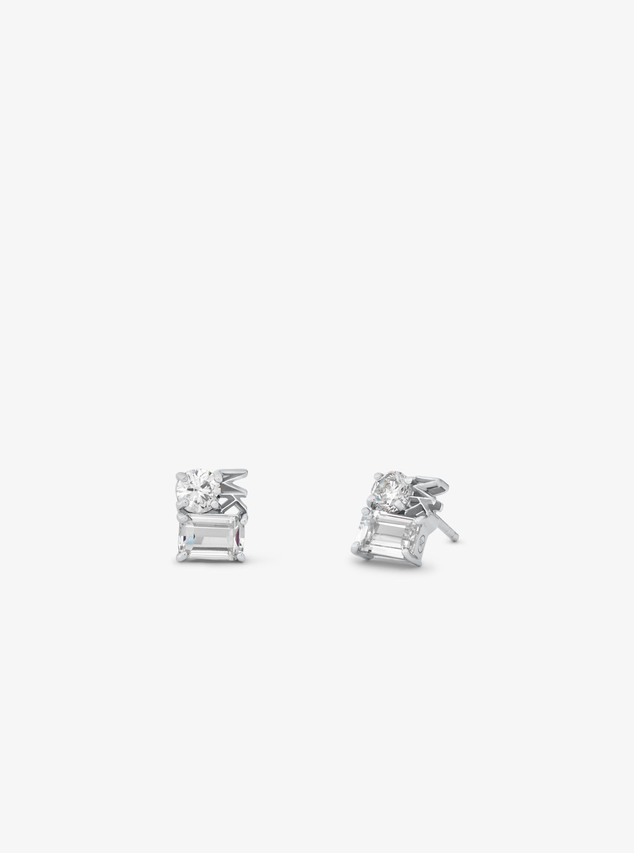 MKPendientes de tuerca de plata de ley chapada en metal precioso con logotipo - Plateado(Plateado) - Michael Kors