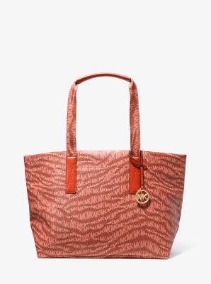 Michael kors giraffe store print tote