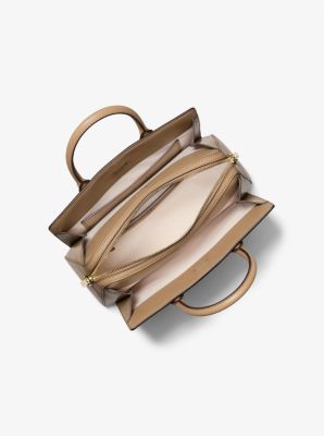 Henkeltasche Laila Medium mit Signature-Logomuster in Metallic-Optik