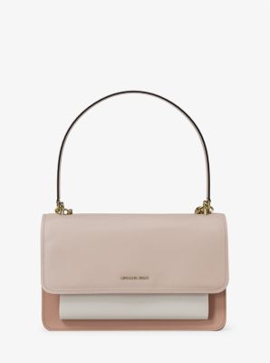 MK Schultertasche Claire Large Aus Leder In Blockfarben - Rosa