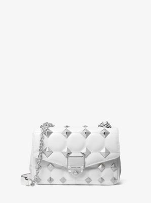 Petit sac &agrave; &eacute;paule Soho en cuir verni matelass&eacute; et clout&eacute;