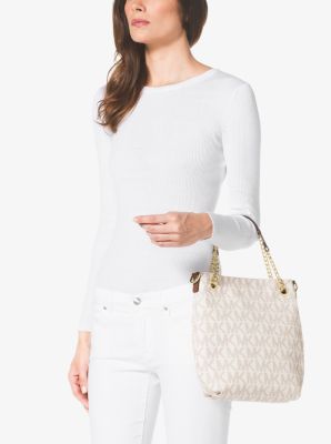 Jet Set Medium Pebbled Leather Chain Shoulder Bag