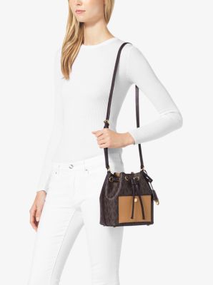 Michael kors greenwich small best sale bucket bag