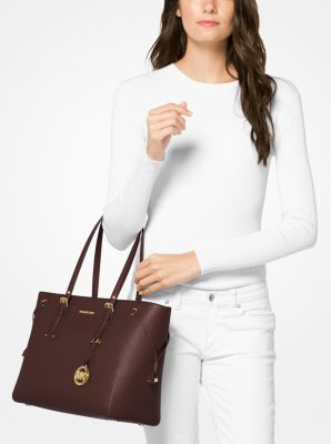 Bolso tote Voyager mediano de piel de grano cruzado in BAROLO | Michael Kors