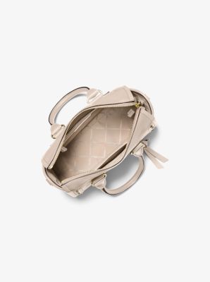 Henkeltasche Carine Small aus gekrispeltem Leder mit Nieten image number 1