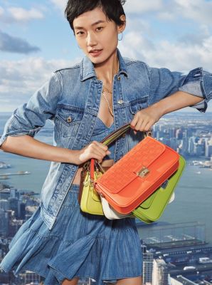 Borsa a spalla Bradshaw piccola in pelle intrecciata image number 4
