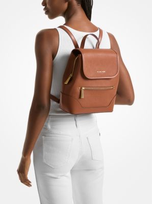 Mochila Harrison mediana de piel saffiano in LUGGAGE | Michael Kors