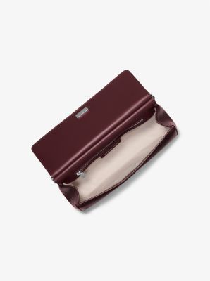 Pochette Carmine de taille moyenne en cuir