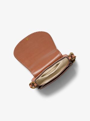 Bolso saddle Josie mediano de ante con puntadas de fusta in LUGGAGE | Michael Kors