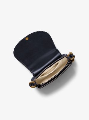 Saddle Bag Josie Medium aus Wildleder mit &Uuml;berwendlingsstich