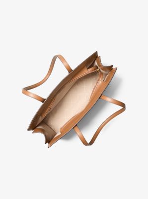 K&ouml;zepes m&eacute;retű, jellegzetes log&oacute;mint&aacute;s Scarlett tote t&aacute;ska