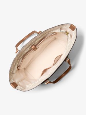 Jet Set Travel Extra-Large Signature Logo Tote Bag