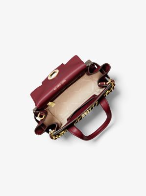 Bolso satchel Carmen extrapeque&ntilde;o de piel con logotipo y tiras decorativas in BAYA OSCURO | Michael Kors