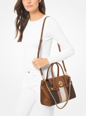 Henkeltasche Carmen Small in Blockfarben mit Logo und Gürteldetails image number 3