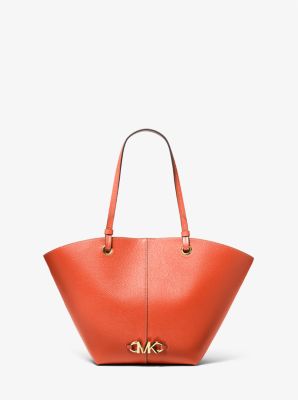 Bolso tote Izzy mediano de piel granulada con adornos y logotipo in NARANJA PICANTE | Michael Kors
