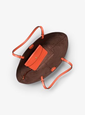 Bolso tote Izzy mediano de piel granulada con adornos y logotipo in NARANJA PICANTE | Michael Kors