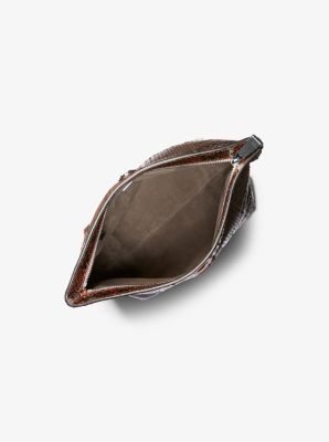 Petite pochette &agrave; rabat Candice en cuir gaufr&eacute; &agrave; motif de python