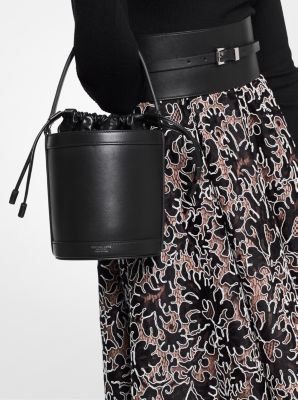 Michael Kors Medium Bucket Shoulder Bag Leather in color Black