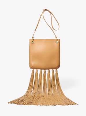 Bandolera mediana Tate de piel con borlas