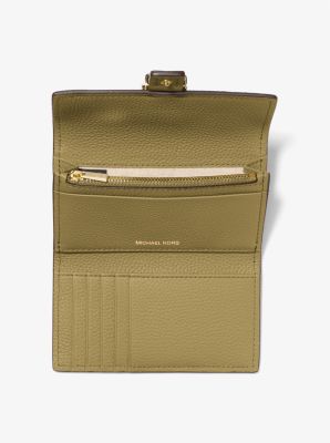 Cartera Nolita mediana de piel granulada con tres pliegues