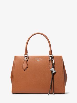Taschenanhänger mit Initiale im Silberton und gesprenkelten Bändern in GL RHODIUM | Michael Kors
