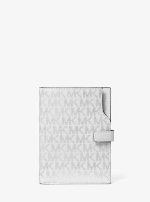 Reisebrieftasche Jet Set mit Signature-Logomuster in Metallic-Optik