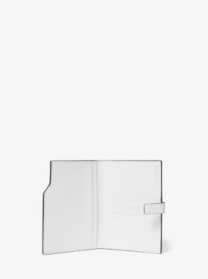 Reisebrieftasche Jet Set mit Signature-Logomuster in Metallic-Optik