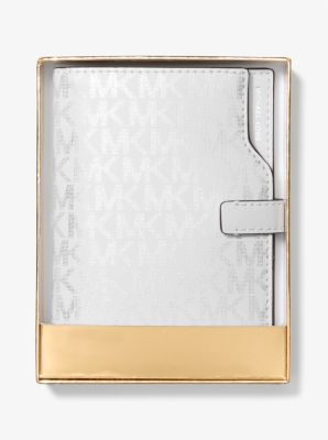 Reisebrieftasche Jet Set mit Signature-Logomuster in Metallic-Optik