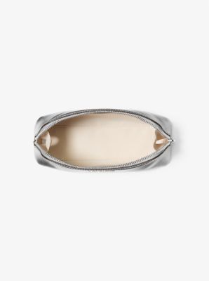 Trousse de voyage Jet Set de taille moyenne en cuir métallisé in ARGENT | Michael Kors