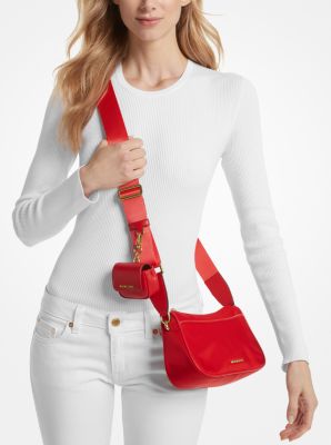 Sac à bandoulière en nylon Jet Set de taille moyenne avec étui pour AirPods Pro® d'Apple in ROUGE LACQUÉ | Michael Kors