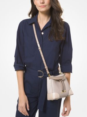 THE BAG REVIEW: MICHAEL KORS MERCER GALLERY EXTRA-SMALL COLOR-BLOCK LOGO  BUCKET CROSSBODY BAG 