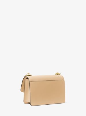 Tr&egrave;s petit sac &agrave; bandouli&egrave;re Heather en cuir in POIL DE CHAMEAU | Michael Kors