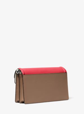 Grand sac enveloppe à bandoulière Jet Set en cuir Saffiano à blocs de couleurs image number 2