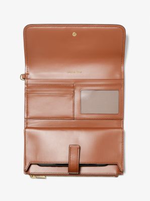 Bolso de pulsera para smartphone Jet Set mediano de piel granulada in LUGGAGE | Michael Kors