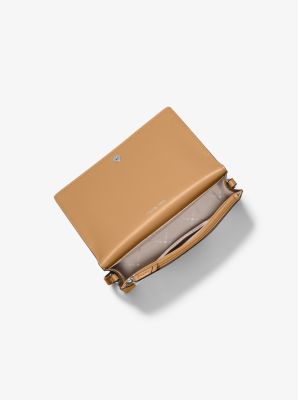 Bandolera Marlowe mediana de piel granulada in CACAHUETE | Michael Kors