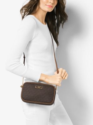 Jet Set Medium Logo Crossbody Bag
