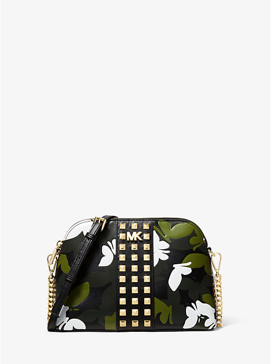 Grand sac à bandoulière de forme arrondie en cuir à motif camouflage à papillons image number 0