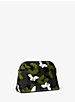 Grand sac à bandoulière de forme arrondie en cuir à motif camouflage à papillons image number 2