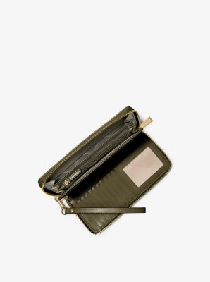 Perfect everyday wallet : the Jet Set Travel Continental Wallet by