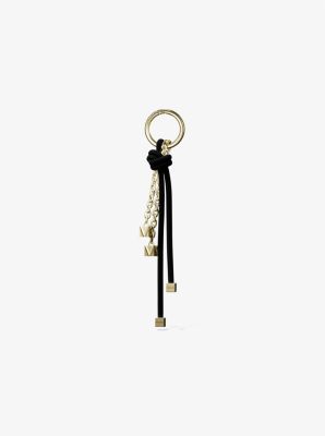 Adorno para bolso en tono dorado con cordón