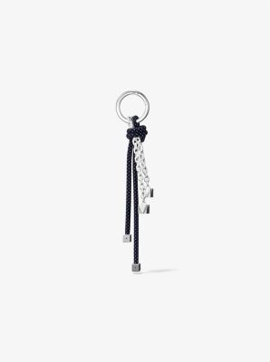 Taschenanhänger im Silberton mit gesprenkelten Bändern