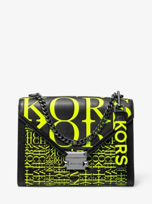 Porte-cl&eacute;s en cuir &agrave; ornement fluorescent in Jaune acide | Michael Kors