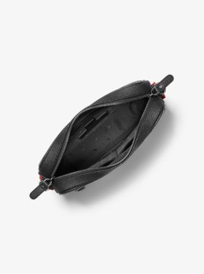 Funda para c&aacute;mara Hudson a rayas con logotipo en relieve in MARR&Oacute;N/NARANJA OPT | Michael Kors