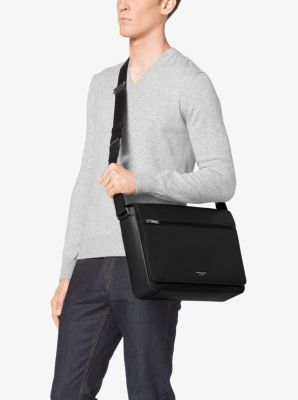 Michael kors store harrison messenger bag