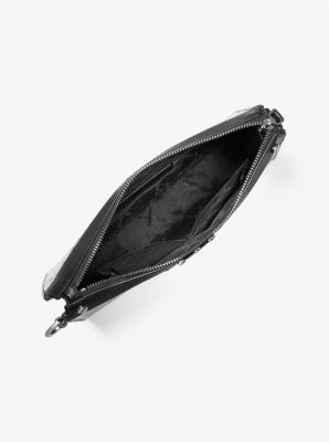 Grande pochette Varick en cuir gaufr&eacute; &agrave; motif de serpent in NOIR | Michael Kors