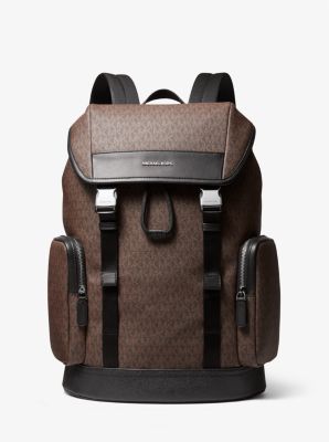 Arriba 73+ imagen michael kors backpack male