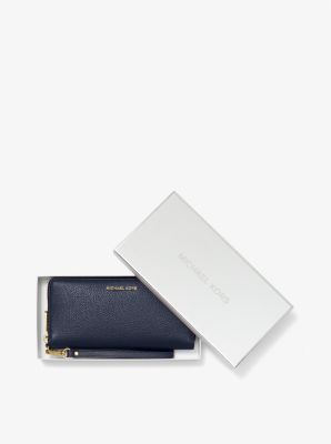 Handgelenktasche aus gekrispeltem Leder im Kontinental-Format