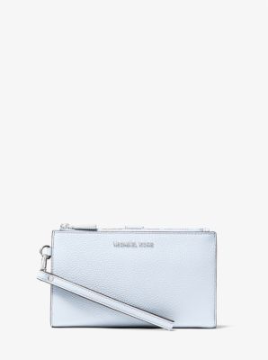 Portefeuille Adele en cuir grain&eacute; pour smartphone in SOFT SKY | Michael Kors