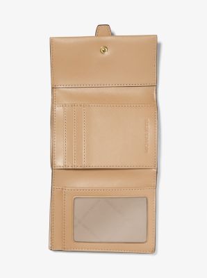 Billetera Greenwich mediana con tres pliegues y logotipo exclusivo