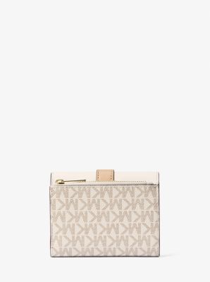 Billetera Greenwich mediana con tres pliegues y logotipo exclusivo